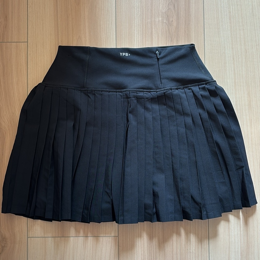 YPB Your Personal Best Pleated Pull On Skort. Black. Size Small. - Picture 4 of 6